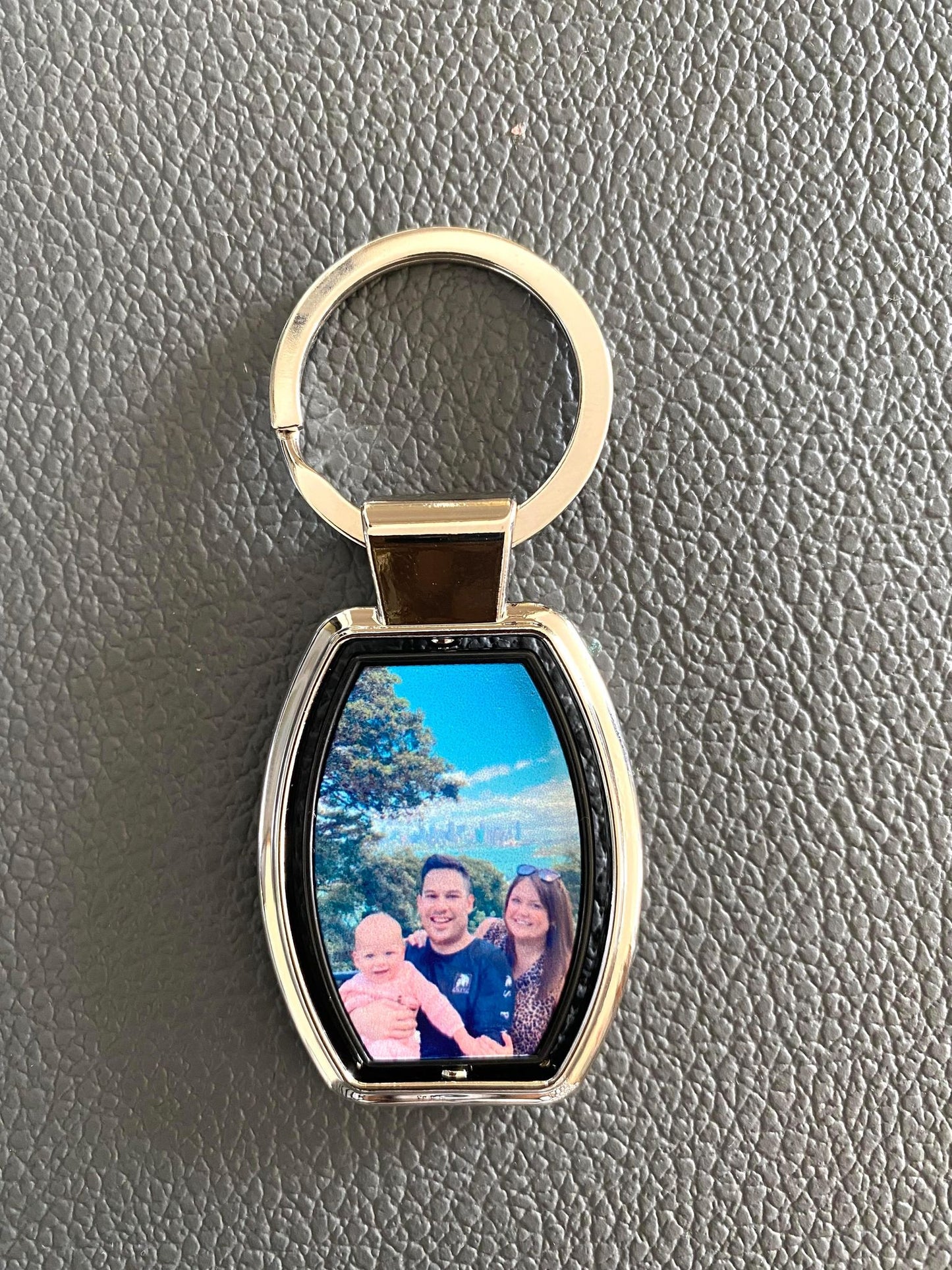 Key ring: Cylindrical metal shape