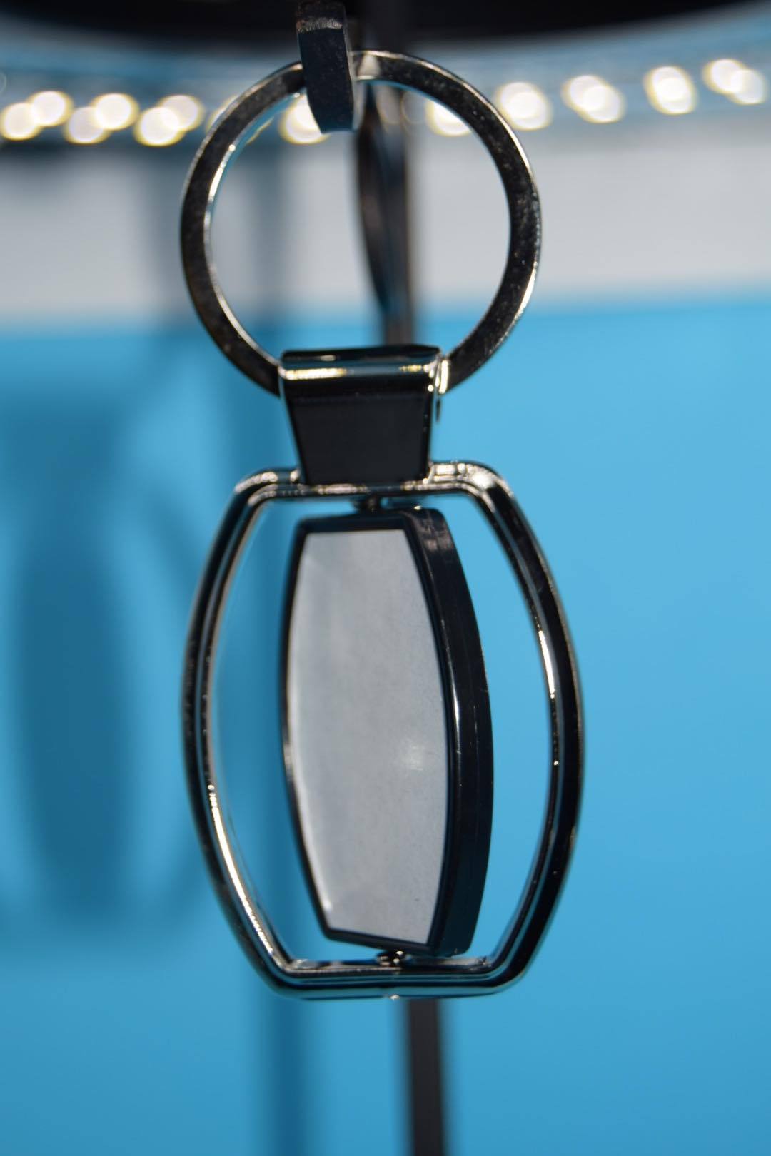 Key ring: Cylindrical metal shape