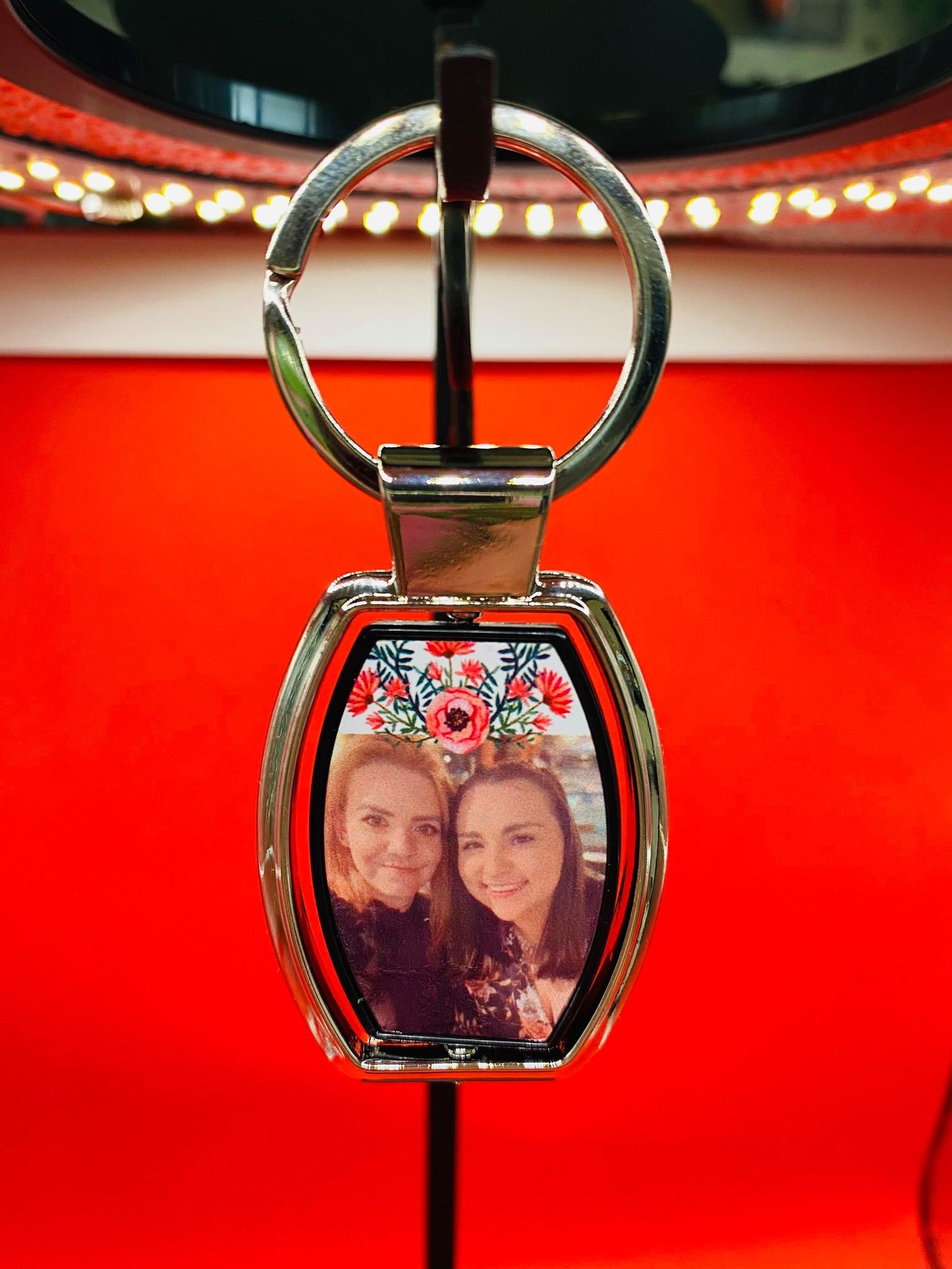 Key ring: Cylindrical metal shape