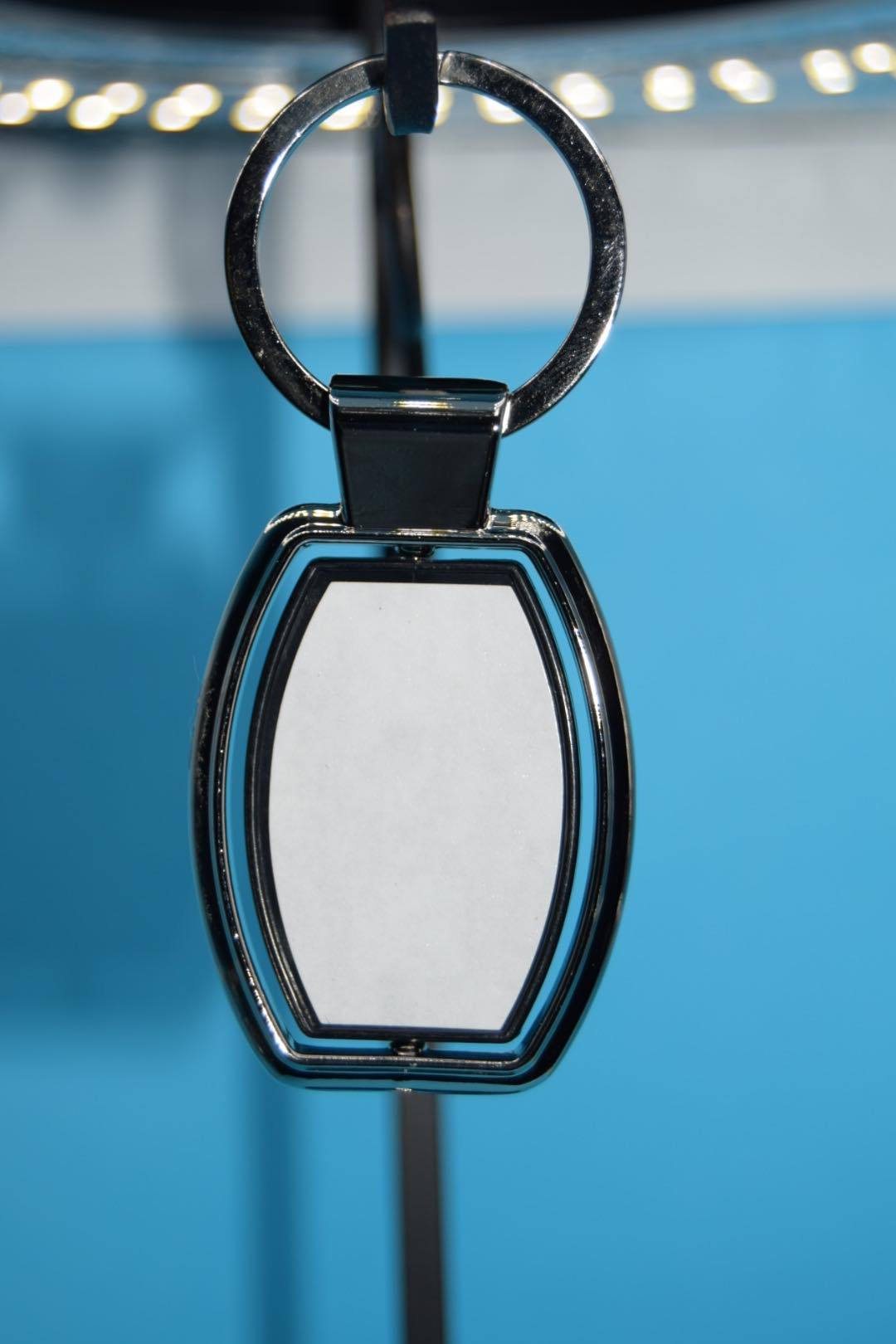 Key ring: Cylindrical metal shape
