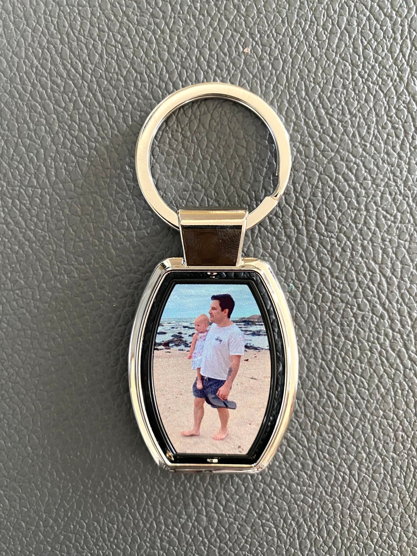 Key ring: Cylindrical metal shape
