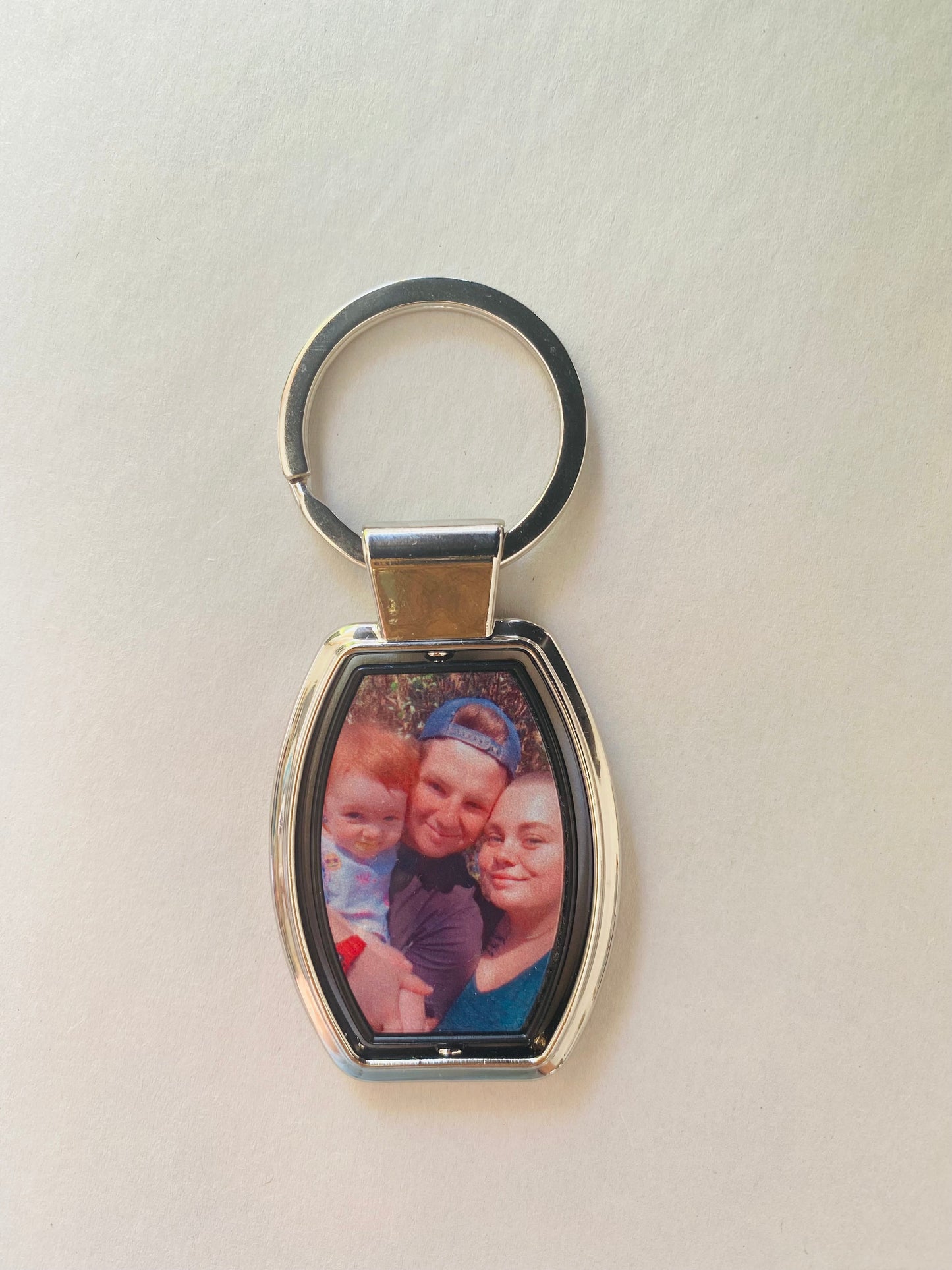 Key ring: Cylindrical metal shape